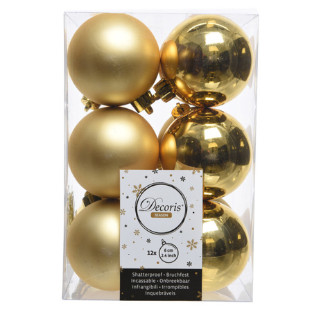 24x stuks kunststof kerstballen mix van goud en donkergroen 6 cm