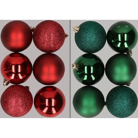 12x stuks kunststof kerstballen mix van donkerrood en donkergroen 8 cm