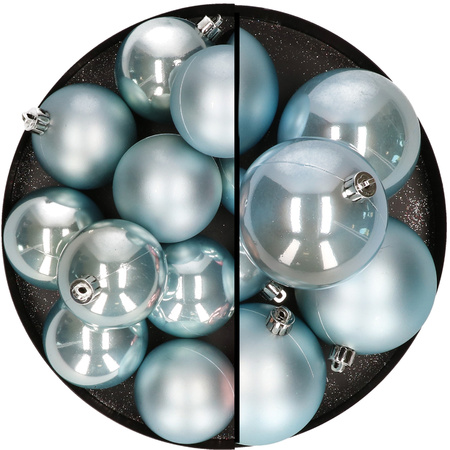 18x stuks kunststof kerstballen lichtblauw 6 en 8 cm