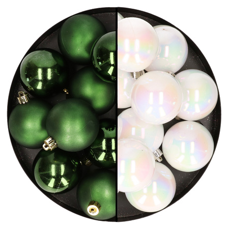24x stuks kunststof kerstballen mix van parelmoer wit en donkergroen 6 cm