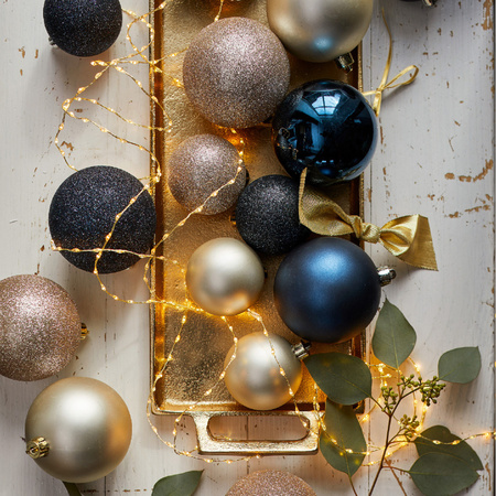 Pakket 32x stuks kunststof kerstballen en sterren ornamenten donkerblauw