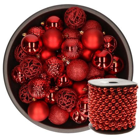 37x stuks kunststof kerstballen 6 cm inclusief kralenslinger rood
