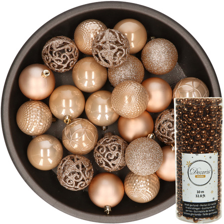 37x stuks kunststof kerstballen 6 cm inclusief kralenslinger toffee bruin