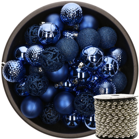 Plastic christmas baubles 6 cm cobalt blue incl. bead garland silver