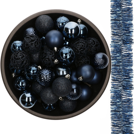 37x stuks kunststof kerstballen 6 cm met 2x stuks slingers donkerblauw