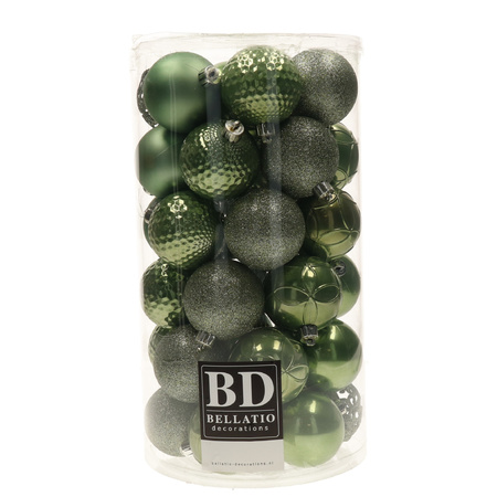 74x stuks kunststof kerstballen mix van salie groen en zilver 6 cm