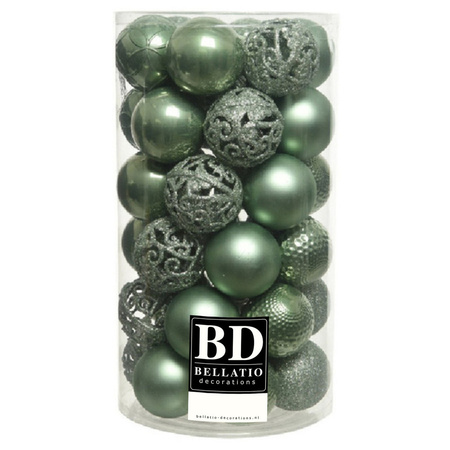 37x stuks kunststof kerstballen salie groen 6 cm inclusief kerstbalhaakjes