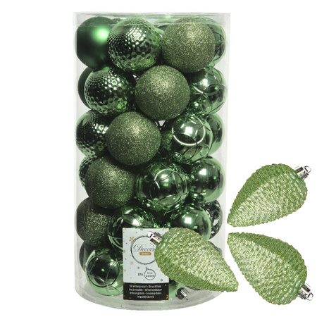43x stuks kunststof kerstballen en dennenappel ornamenten groen