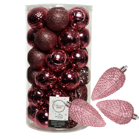 43x stuks kunststof kerstballen en dennenappel ornamenten lippenstift roze