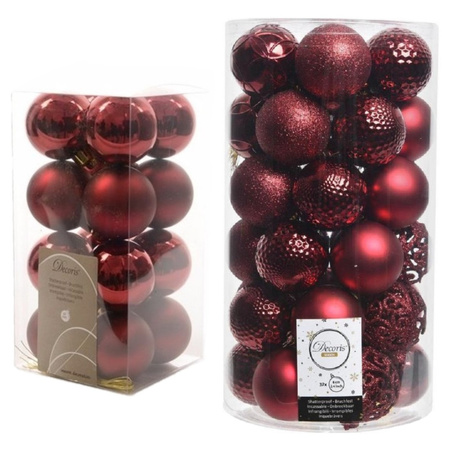 53x stuks kunststof kerstballen donkerrood (oxblood) 4 en 6 cm glans/mat/glitter mix