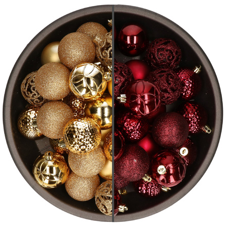 74x stuks kunststof kerstballen mix donkerrood en goud 6 cm