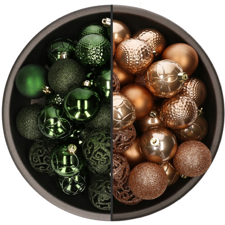 74x stuks kunststof kerstballen mix van camel bruin en donkergroen 6 cm