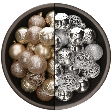 74x stuks kunststof kerstballen mix van champagne en zilver 6 cm