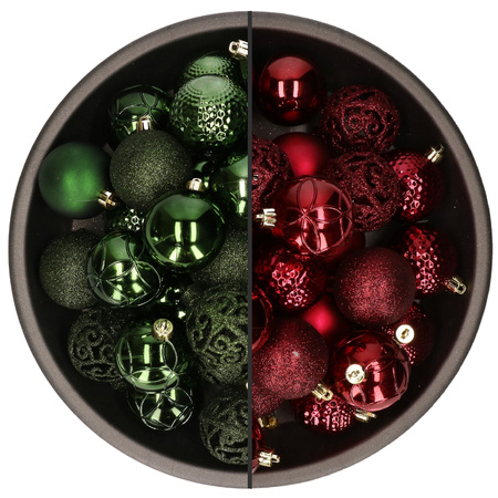 74x stuks kunststof kerstballen mix van donkerrood en donkergroen 6 cm