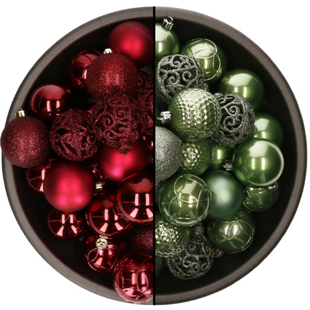 74x stuks kunststof kerstballen mix van donkerrood en salie groen 6 cm