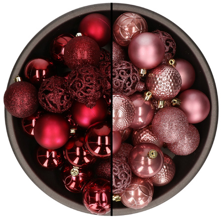 74x stuks kunststof kerstballen mix van donkerrood en velvet roze 6 cm