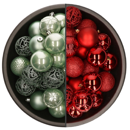 74x stuks kunststof kerstballen mix van rood en mintgroen 6 cm