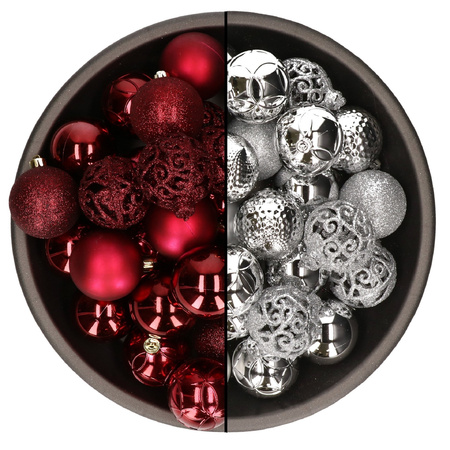 74x stuks kunststof kerstballen mix van zilver en donkerrood 6 cm
