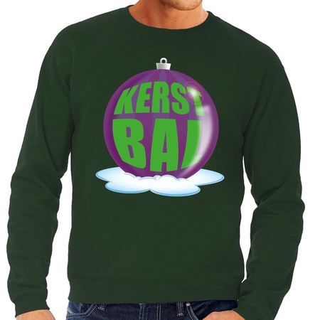 Foute feest kerst sweater met paarse kerstbal op groene sweater voor heren