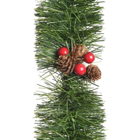 Kerstdecoratie dennen guirlandes / slingers met besjes en dennenappels 270 cm