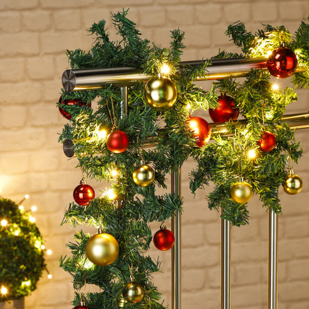Set van 2x stuks dennenslingers/dennen guirlandes met kerstballen en licht 500 cm 