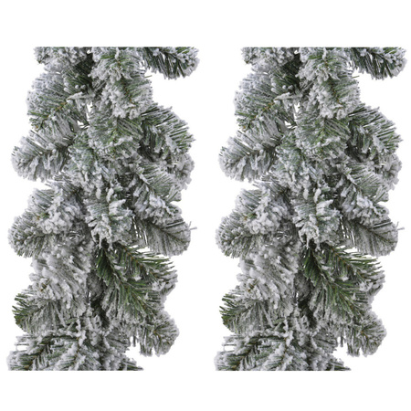 Set van 2x stuks kerst dennenslinger guirlandes groen met sneeuw 20 x 270 cm