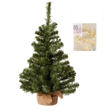 Volle kerstboom in jute zak 60 cm inclusief warm witte kerstverlichting